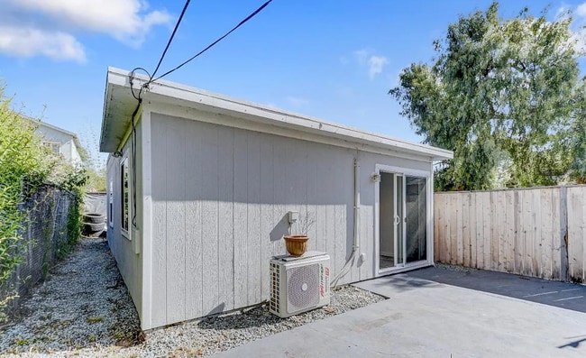 Building Photo - 2560-62 L St