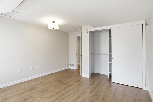 Building Photo - 1474 Marsh Rd