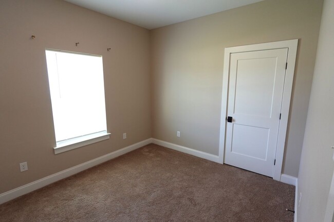 Building Photo - 16284 Chandler Pl