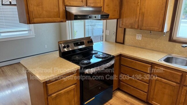 Building Photo - 2995 Fir Oaks Dr SW