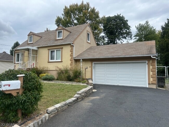 Building Photo - 15 Laurel Pl