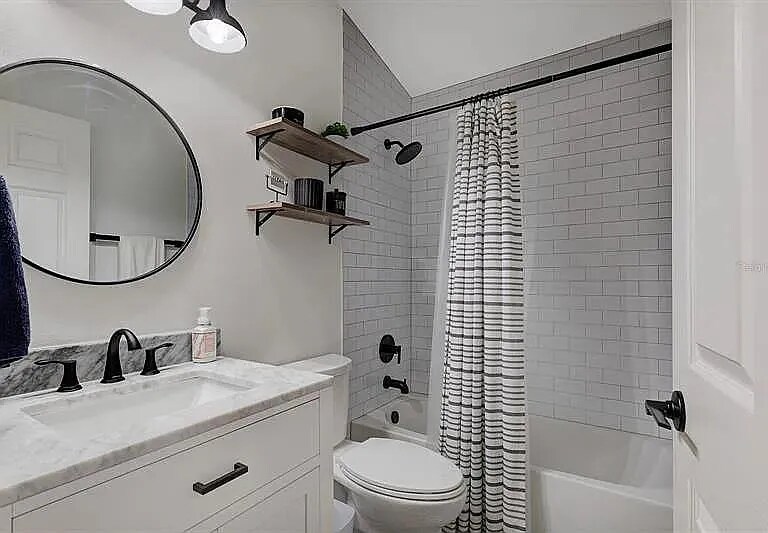Guest Bathroom - 15412 Amberbeam Blvd