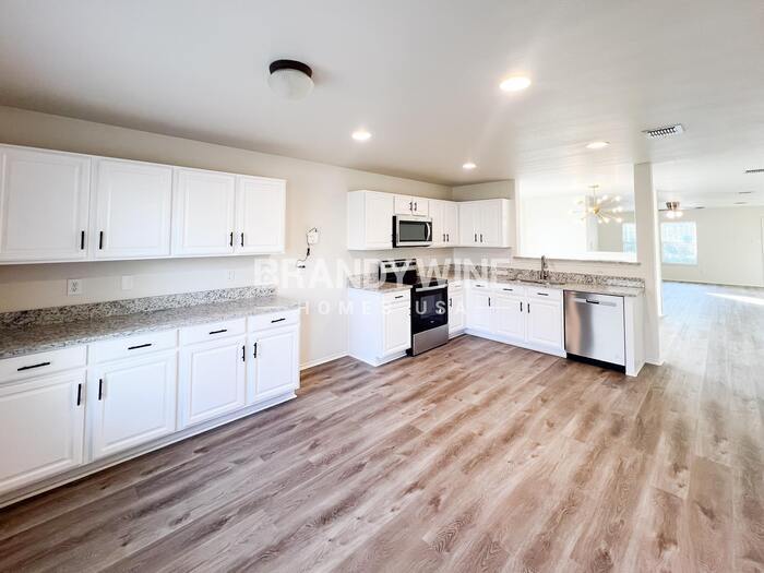 Building Photo - 523 Indian Paintbrush Dr
