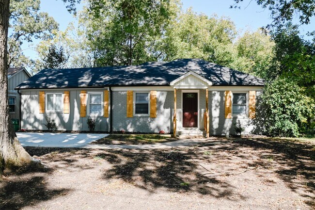 Newly Renovated! - 2429 Remount Rd