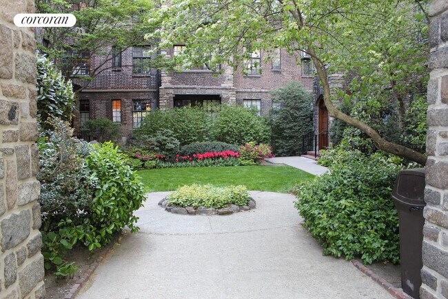 Building Photo - 116 Pinehurst Ave