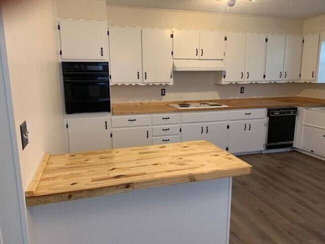 Building Photo - Beautiful 2 Bed Room 1 Bath