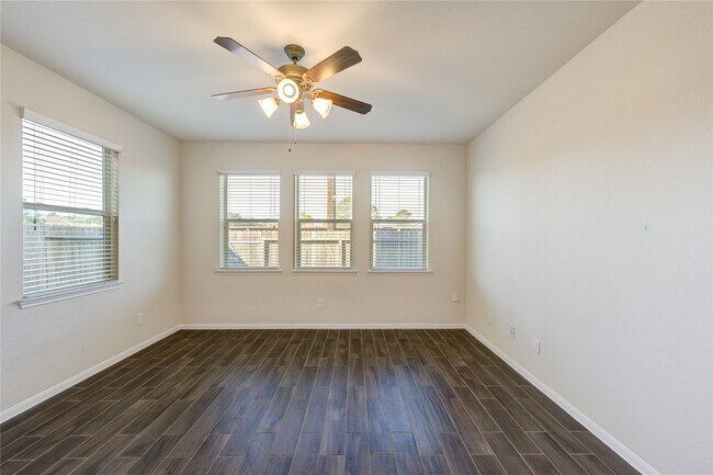 Building Photo - 8335 Hawthorn Vly Ln