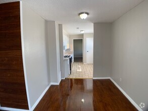 Building Photo - Move -in Special: Three Bedroom Moore!  Be...