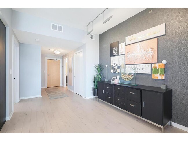 Building Photo - 740 Portland Ave