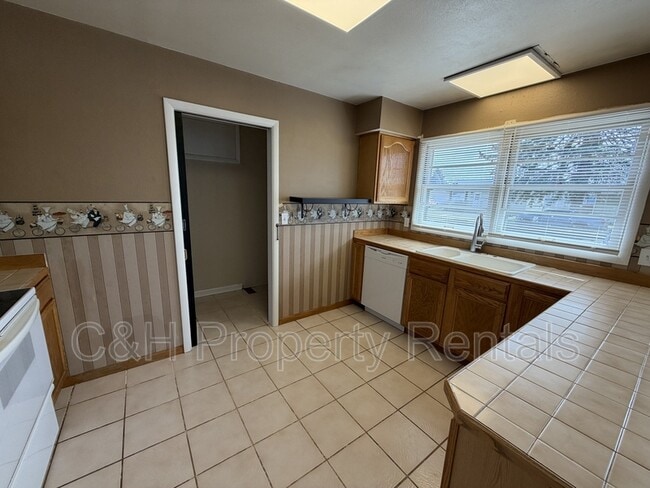 Building Photo - 1837 Wyoming Ave