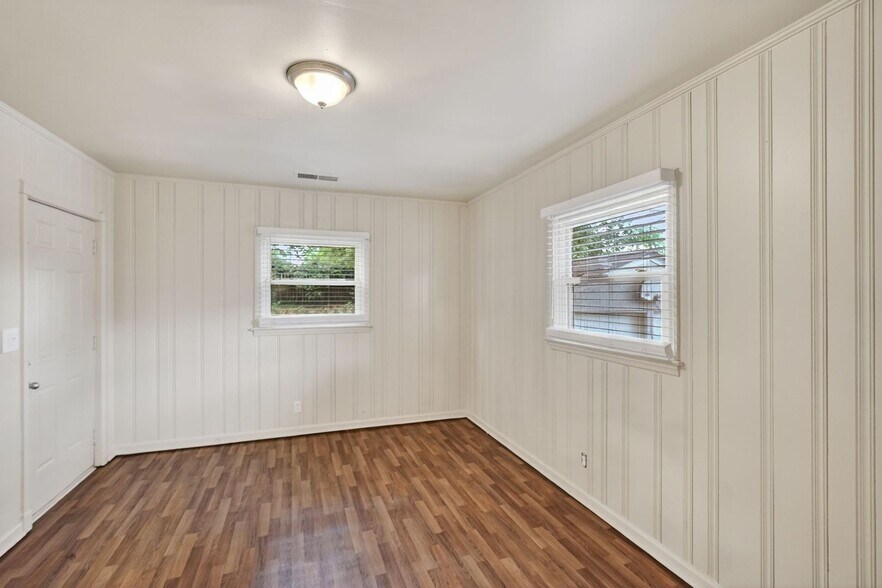 Building Photo - 879 Sylvan Pl SW