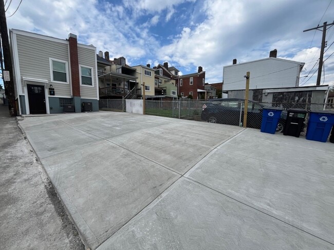 Building Photo - 4739 Essex Way