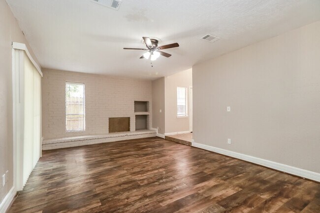 Building Photo - 17803 Villa Way Dr