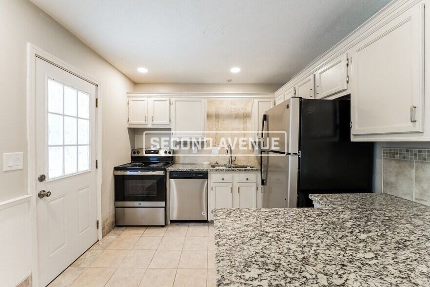 Building Photo - 204 Dolomite Dr