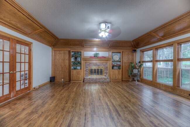 Building Photo - 8632 S Braden Ave