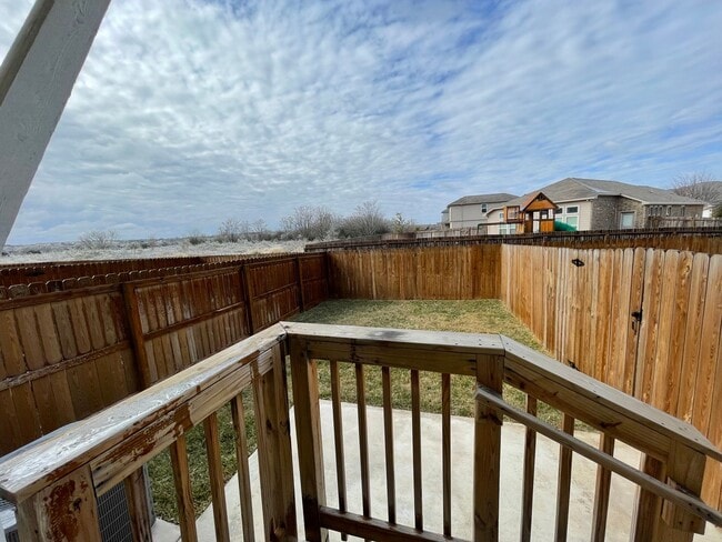 Building Photo - Townhome for rent