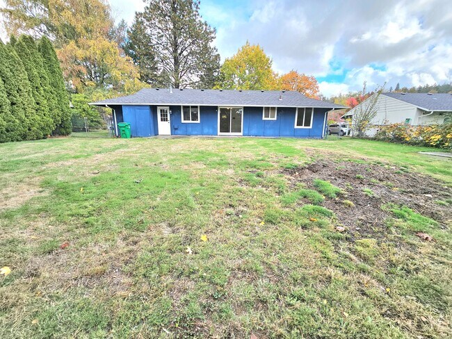 Building Photo - 7739 SE 101st Ave