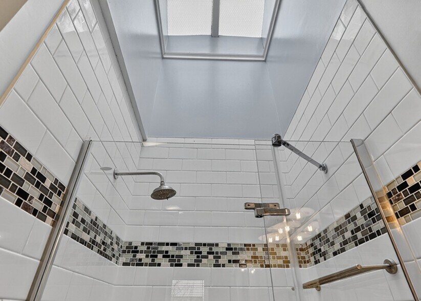 Building Photo - 5619 1st Pl NW