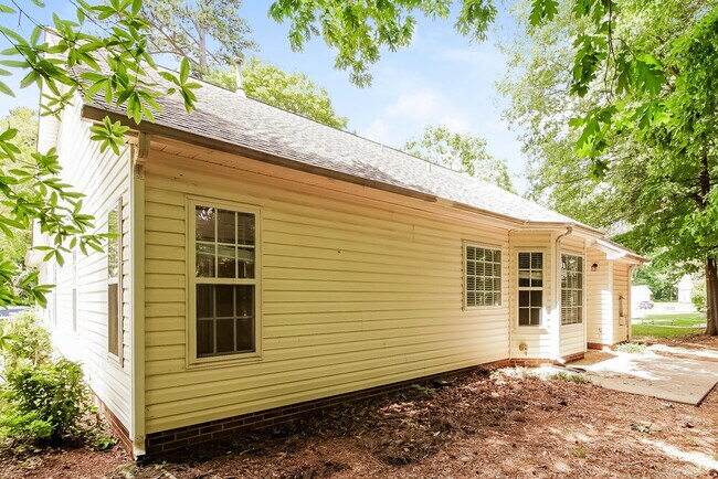 Building Photo - 7007 Duchamp Dr