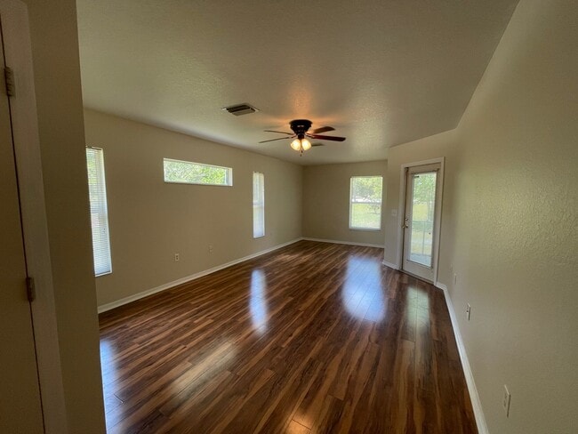 Building Photo - 3 Bedroom 2 bath 2 Car Garage situated on a large Corner Lot in SW Ocala