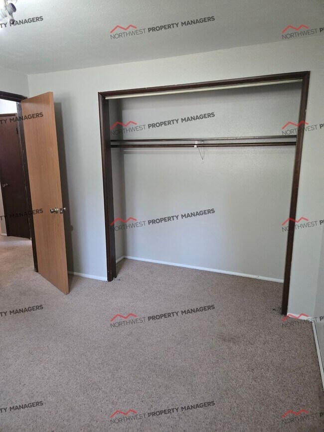 Building Photo - R40B