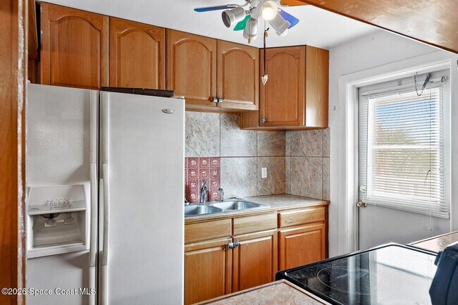 Building Photo - 401 Monroe Ave