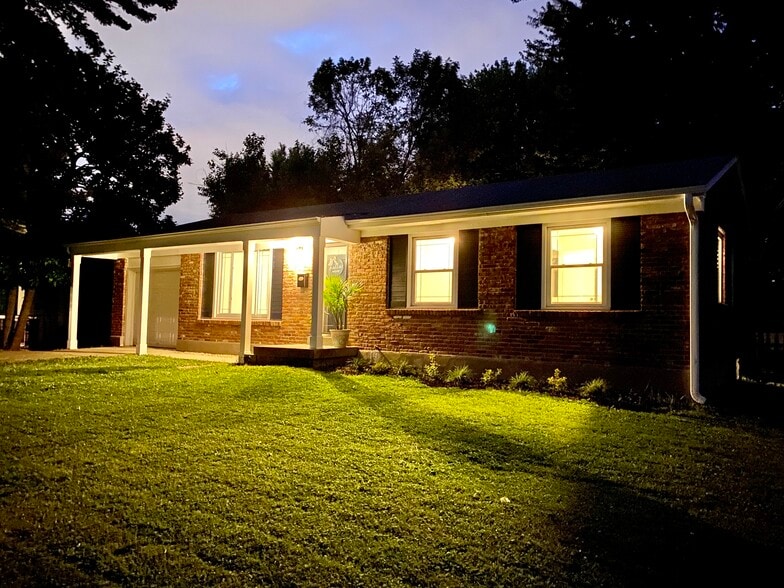 Building Photo - 8003 Broadfern Dr