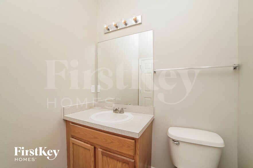 Building Photo - 2630 Sunningdale Dr