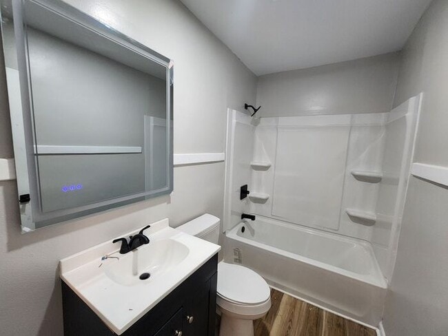 Building Photo - 4 Bedroom/2 Bath w/Attached Garage Recentl...