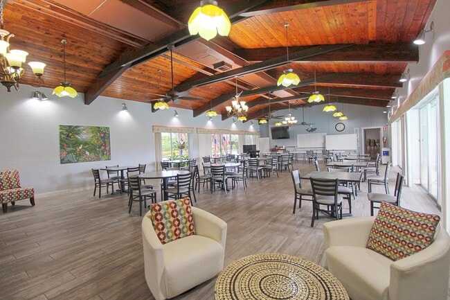 Building Photo - 2721 Garden Dr N