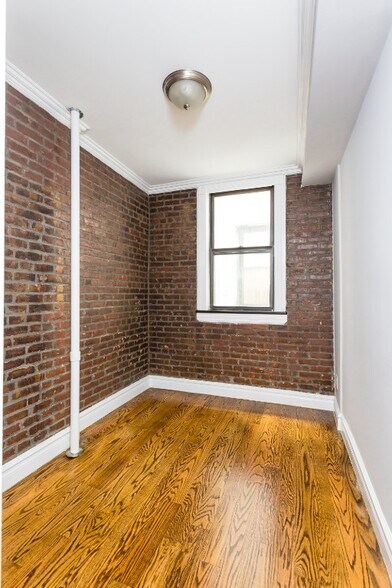 Building Photo - 219 E 23rd St