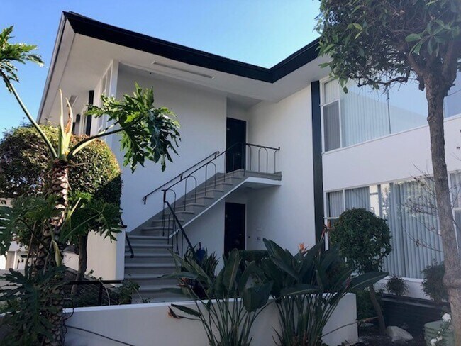 Building Photo - 1021 Grove