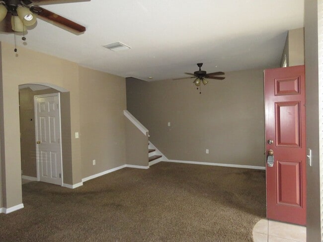 Building Photo - Townhouse 3Bed 2.5 bath Avail June 6th, 2025