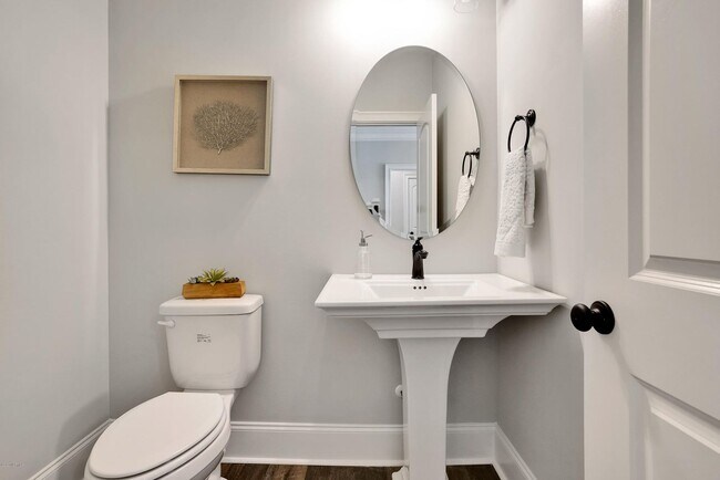 Building Photo - Summerhouse on Everett Bay Home Available!