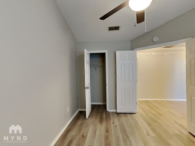 Building Photo - 580 Staffordshire Dr
