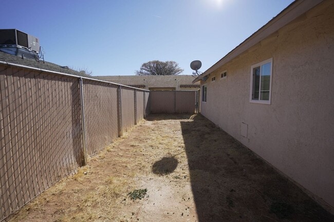 Building Photo - 21355 Bear Valley Rd