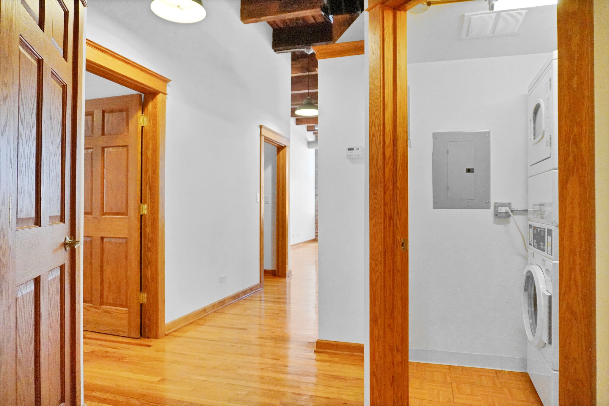 Building Photo - 216 N May St