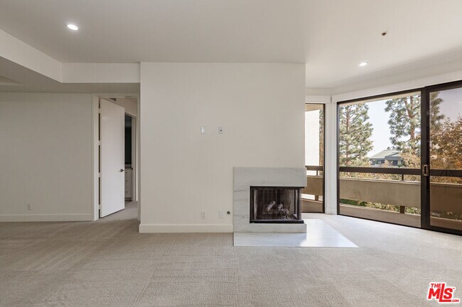 Building Photo - 2102 Century Park Ln