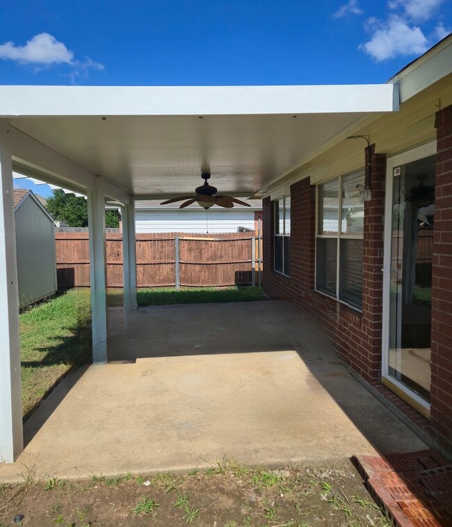 Building Photo - 5705 Seneca Dr