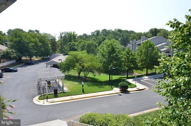 Building Photo - 1702 Ascot Way
