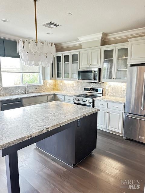 Building Photo - 2056 Parsons Dr