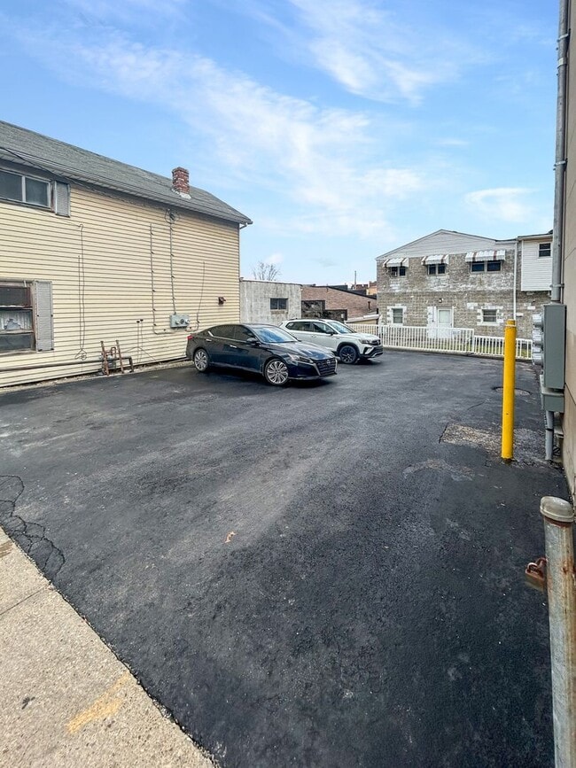 Building Photo - 101 E Lincoln Ave