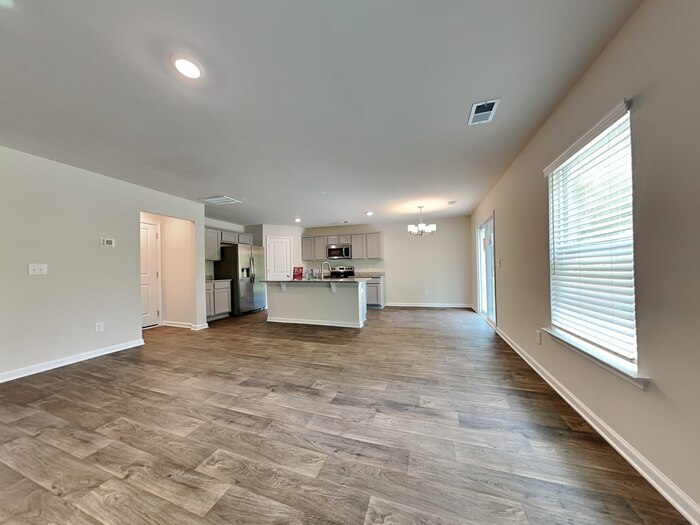Building Photo - 105 Bent Holly Dr