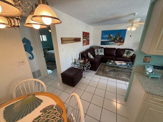 Building Photo - 701 Barcelona Ave