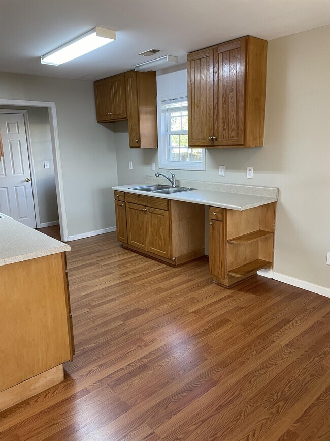 Building Photo - 883 N Cool Ave