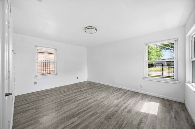 Building Photo - 5919 Van Fleet St