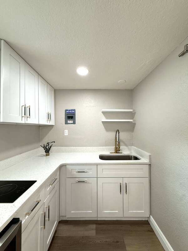 Building Photo - 1704 E Elm Rd