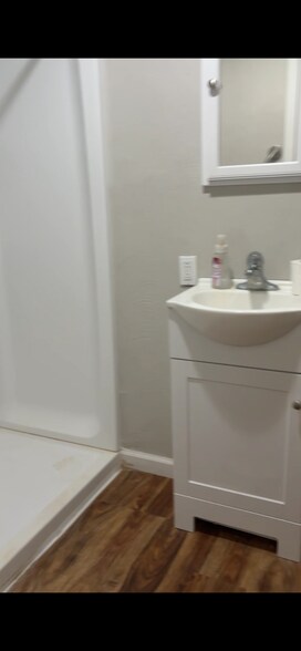 Building Photo - 1128 Chew Rd