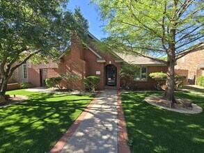 Building Photo - "Discover Spacious Comfort: 3-Bed, 2-Bath Gem on 77th Street (furnished)| Kingsgate