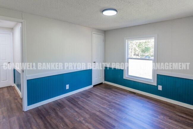 Building Photo - 1108 Shady Ln